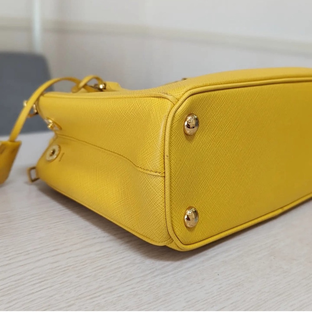Prada Galleria Saffiano leather small-bag in Yellow - Picture 10 of 16